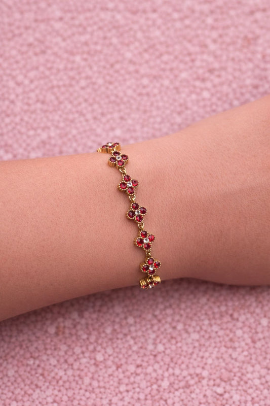 Solveig Armband – Goldfarbenes Edelstahl-Kleeblattarmband – Zirkonia – Verstellbar