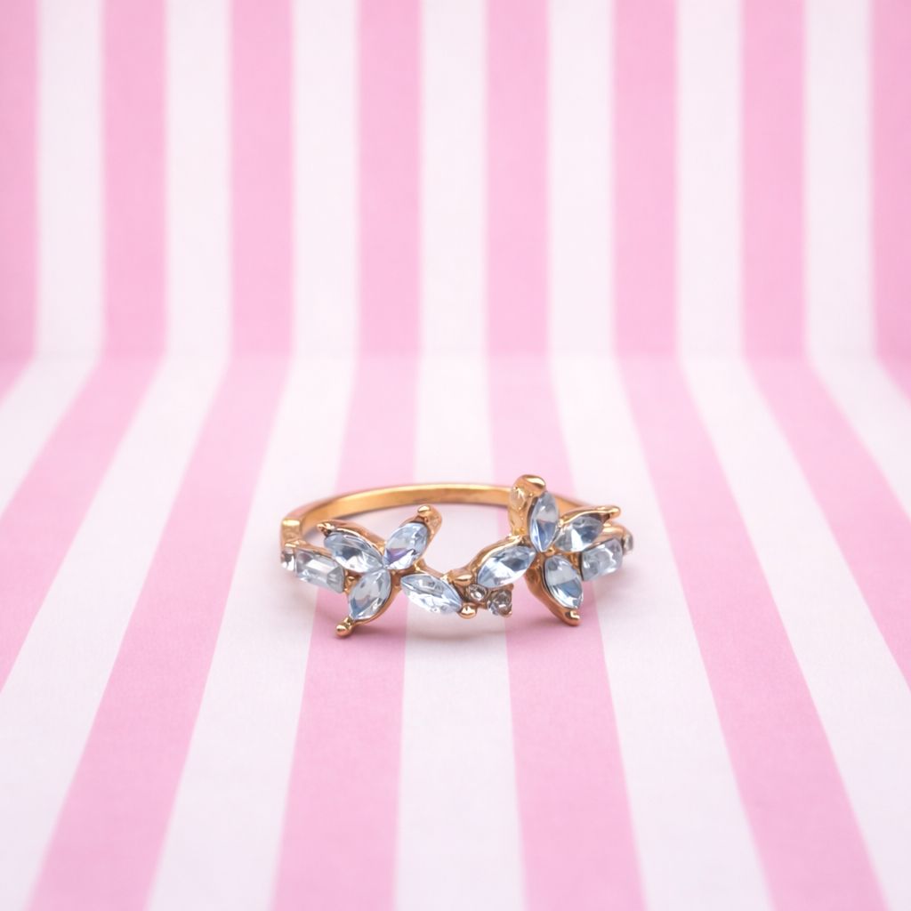 Myosis Ring - Timeless elegance gold-tone ring with cubic zirconia flowers - Size 57