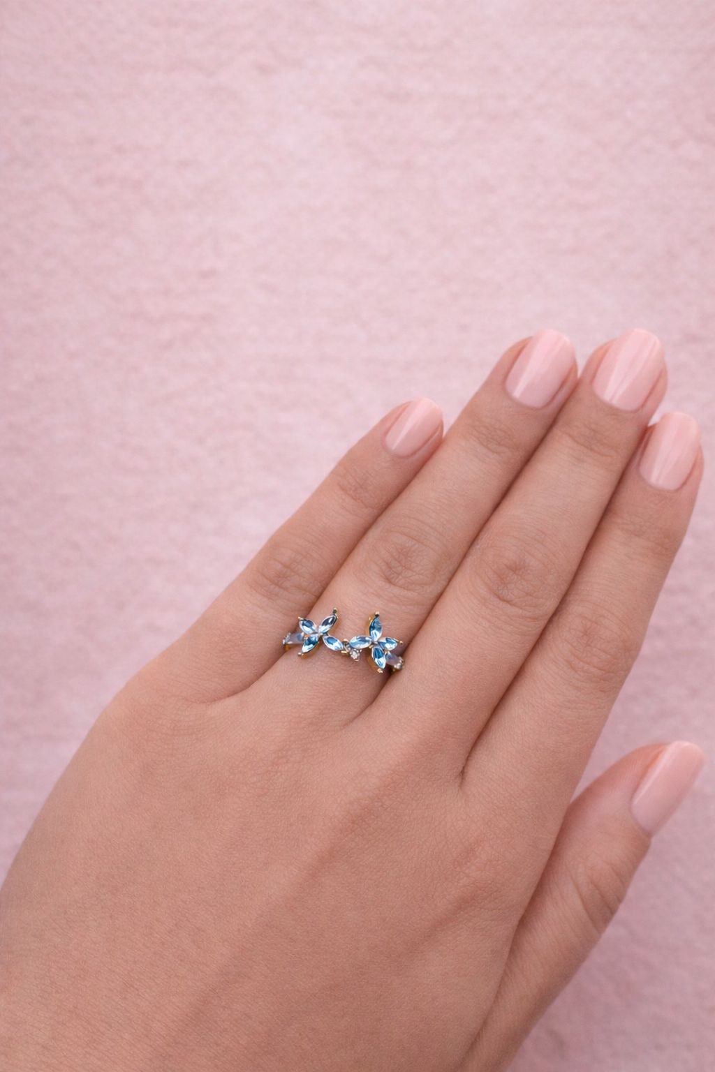 Myosis Ring - Timeless elegance gold-tone ring with cubic zirconia flowers - Size 57